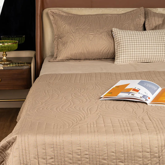 Chic Haven Bedcover Set - Luxurious Fabric & Feel | A Sophisticated Addition with 2 Pillow Covers